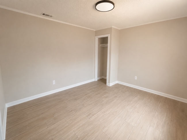 Building Photo - 1307 Sample St