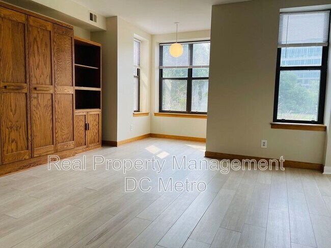 Building Photo - 3 Washington Cir NW
