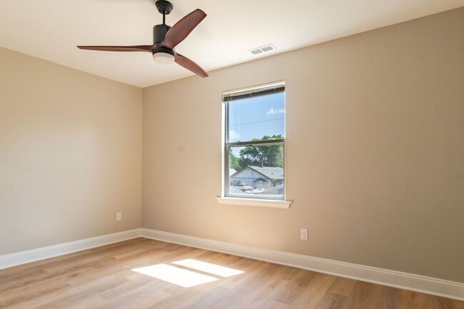 Building Photo - 1345 N Olney St
