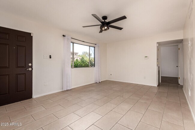 Building Photo - 1407 E El Camino Dr