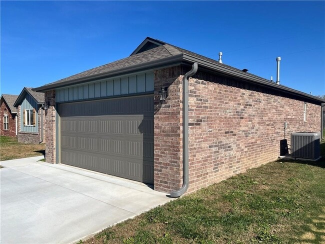 Building Photo - 662 White Oak St