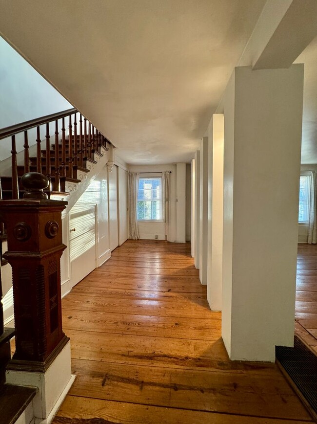 Building Photo - Historic Three Bedroom Home With Ample Outdoor Space - SHORT-TERM LEASE