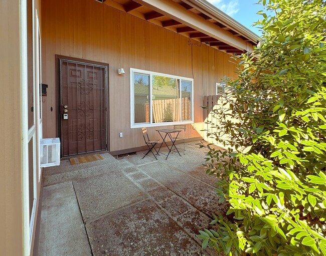Building Photo - 6622 SE Woodstock Blvd