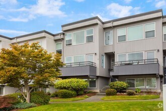 Building Photo - 3 bedroom townhome in perfect location in ...