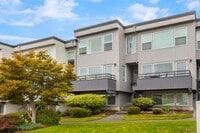 Building Photo - 3 bedroom townhome in perfect location in ...