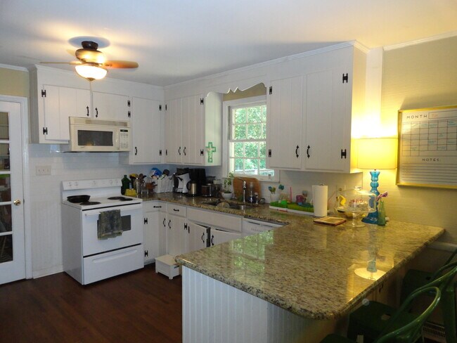 Building Photo - 5531 Farmbrook Dr