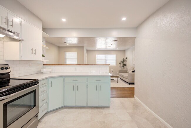 Building Photo - 1332 Kansas St