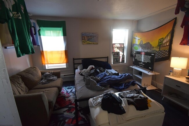 Building Photo - 678 Spruce St