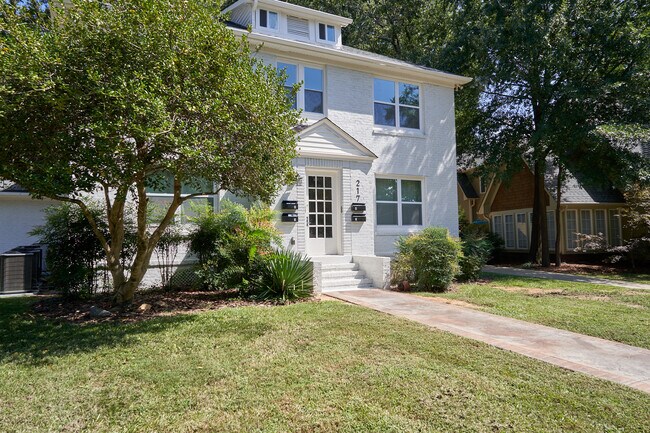 Building Photo - 217 Circle Ave