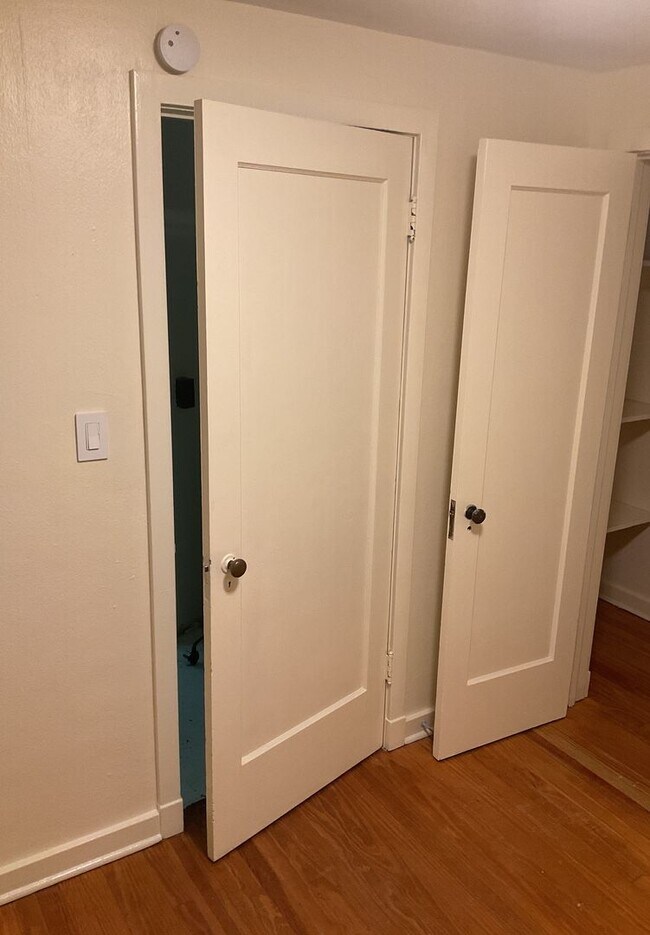 Building Photo - Great Home within Walking Distance to Campus.