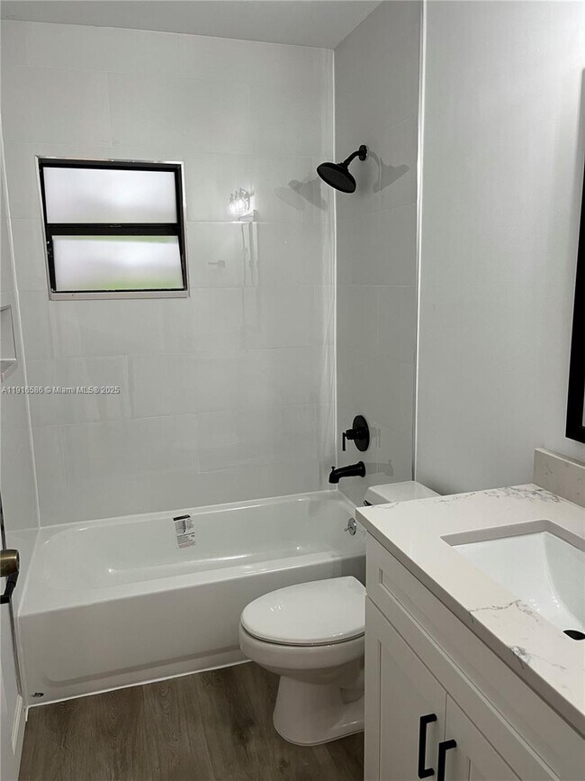 Building Photo - 4543 Carambola Cir S