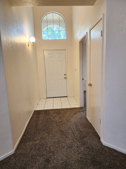 Building Photo - 3195 Whittier Ave