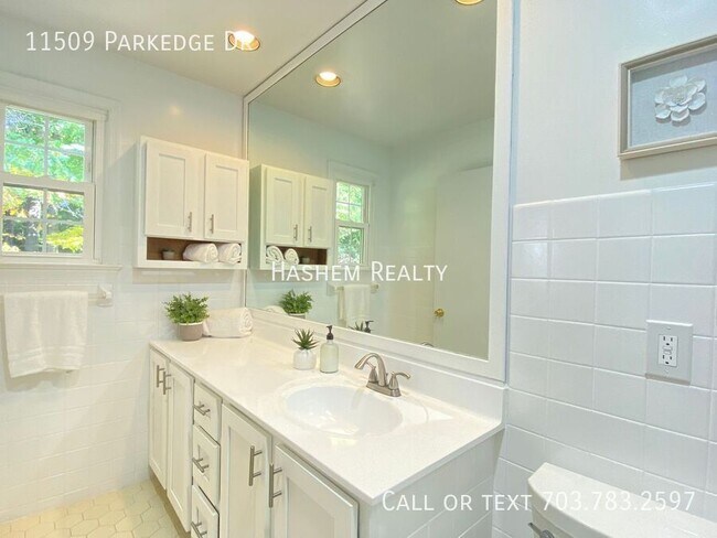 Building Photo - 11509 Parkedge Dr