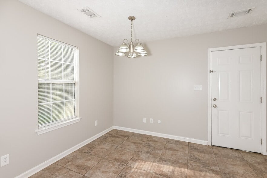 Building Photo - 58 Rustic Rd
