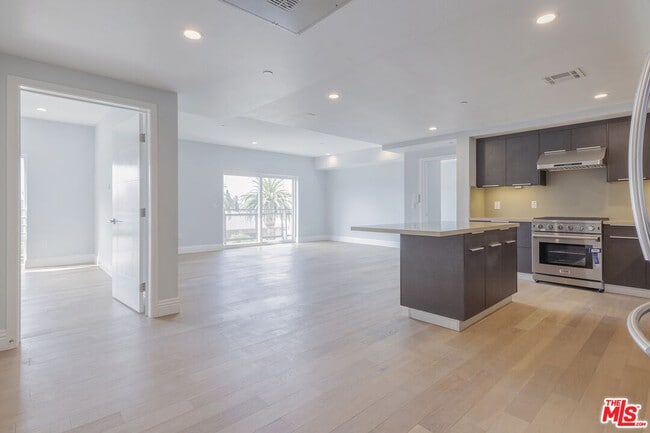 Building Photo - 2939 Leeward Ave
