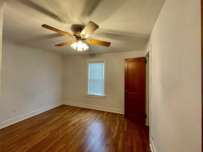 Building Photo - 206 E Edwards St