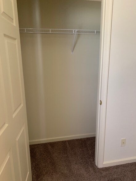 Building Photo - 319 Cedar Xing