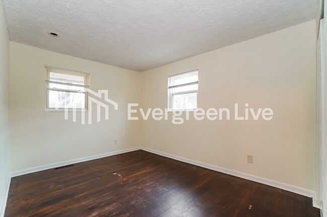 Building Photo - 1824 Nason Ave