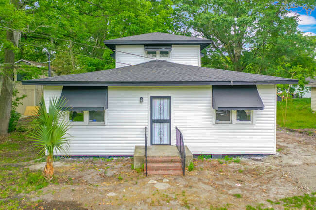 Building Photo - 3358 Broadway Ave