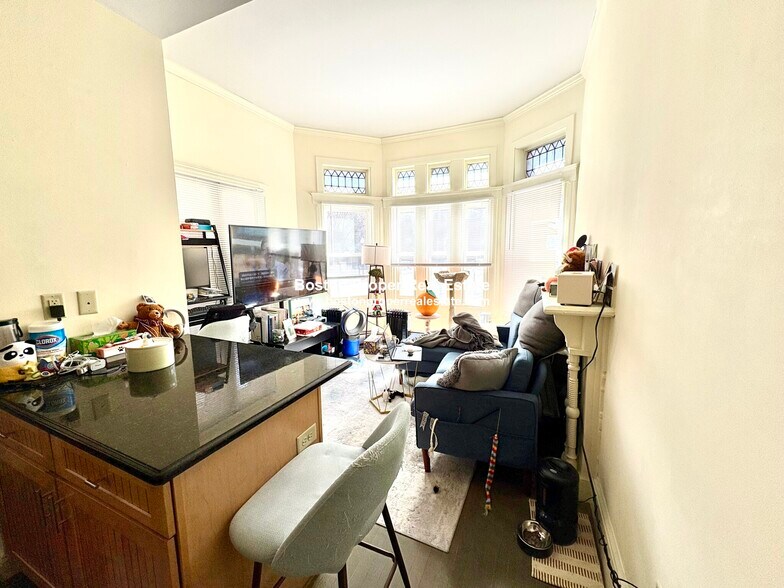 Building Photo - 195 Commonwealth Ave