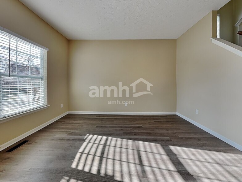 Building Photo - 2106 Prairie Clover Dr