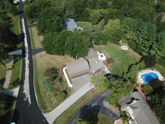 Building Photo - N63W29834 Woodfield Ct