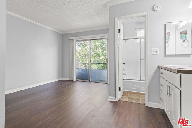 Building Photo - 5555 Carlton Way