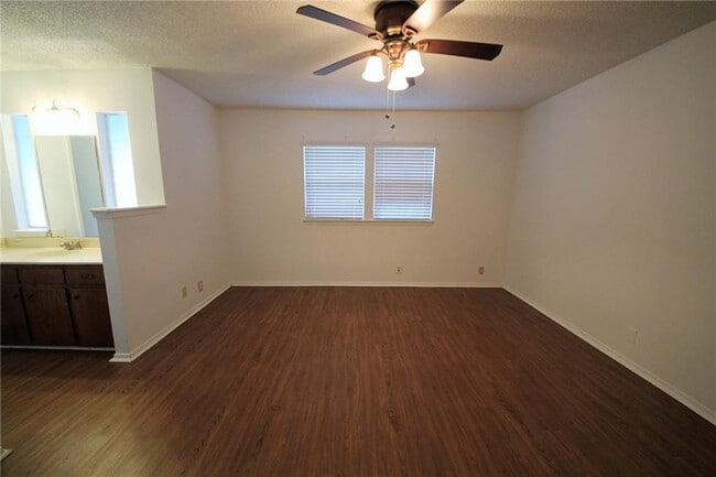 Building Photo - 13320 Water Oak Ln
