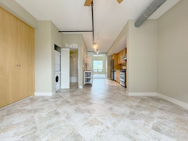 Building Photo - Live & Work Industrial Art Loft with Two C...