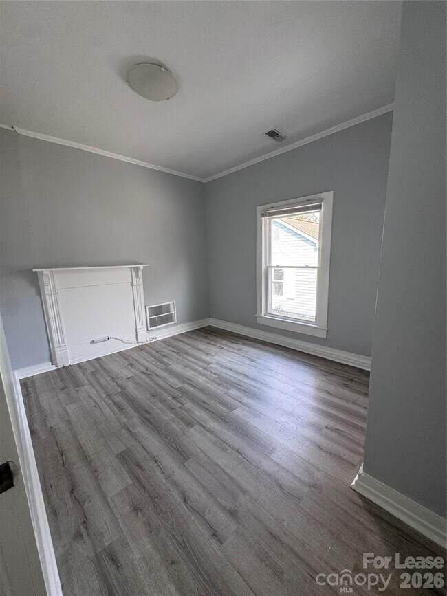 Building Photo - 65 White St SW