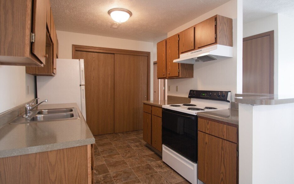 Building Photo - 649 Parkwild Dr
