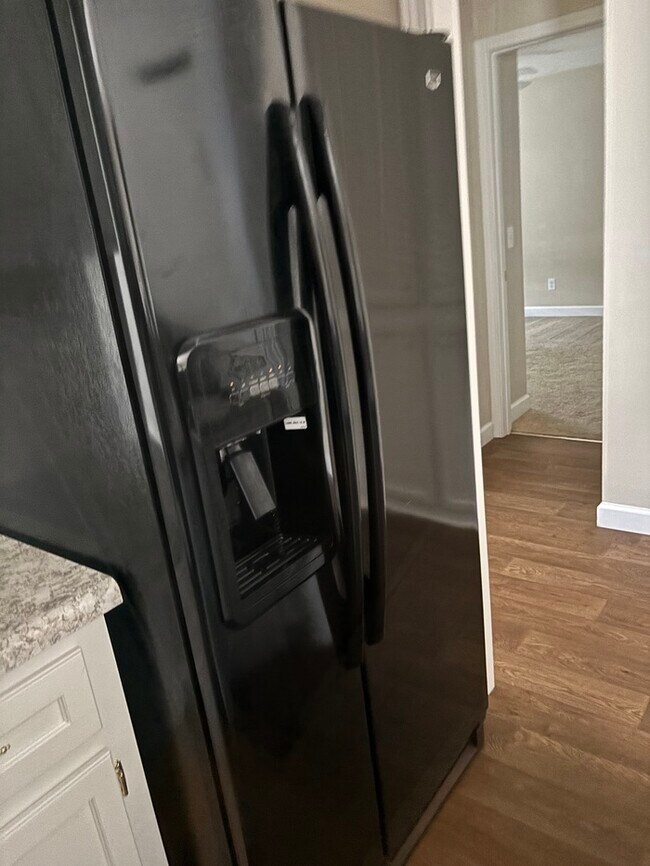 Building Photo - 162 W Hampton St