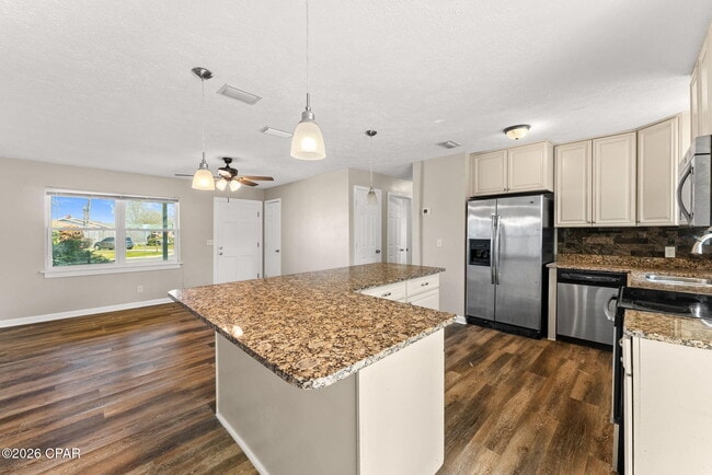 Building Photo - 2004 Greenbriar Blvd