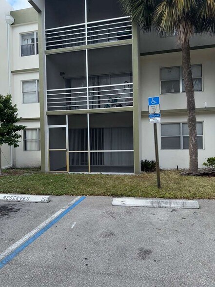 Building Photo - 4235 N University Dr