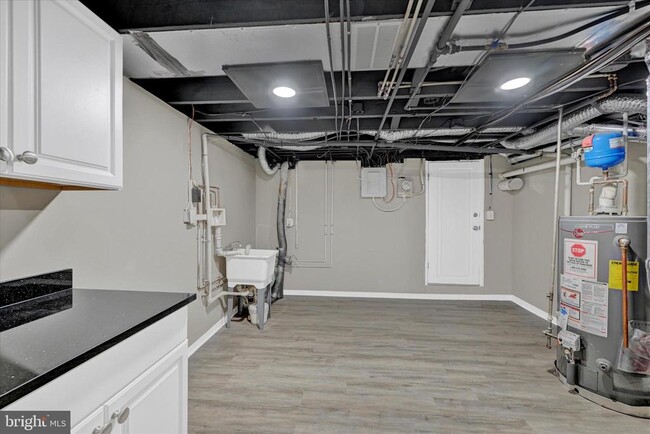 Building Photo - 608 S Eaton St