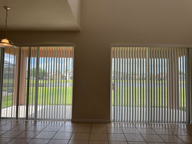 Building Photo - Spacious house with 6 bedrooms and 4.5 bathrooms to call home