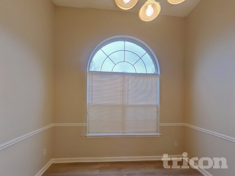 Building Photo - 5515 Sapphire Cir