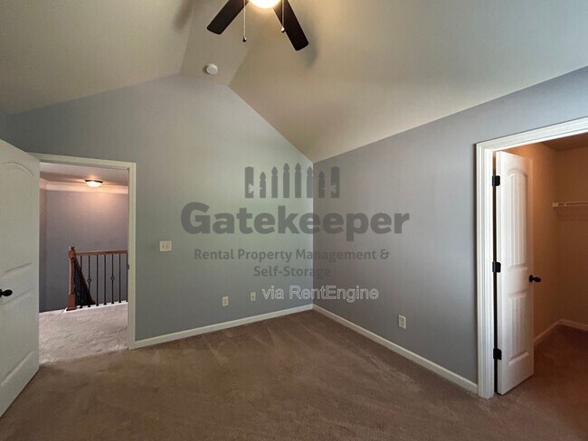 Building Photo - 124 Village Pl