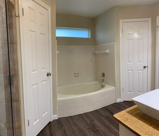 Building Photo - 14135 Sandfield Dr