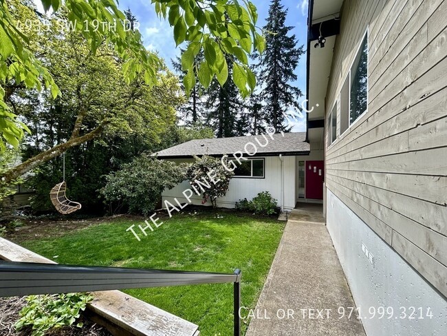 Building Photo - 4935 SW 19th Dr