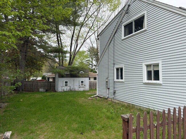 Building Photo - Beautiful 4 Bed / 2 Bath, Single Family Home. Close to Downtown Northampton!