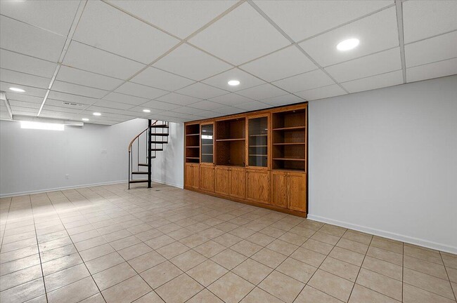 Building Photo - 2739 Yorkshire Rd