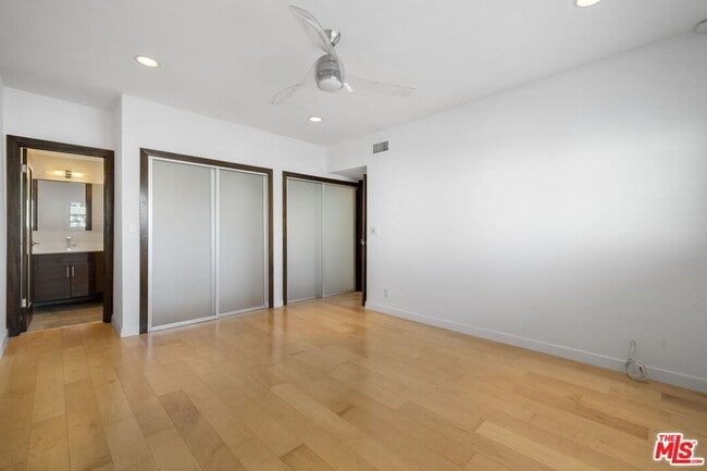 Building Photo - 8550 Holloway Dr