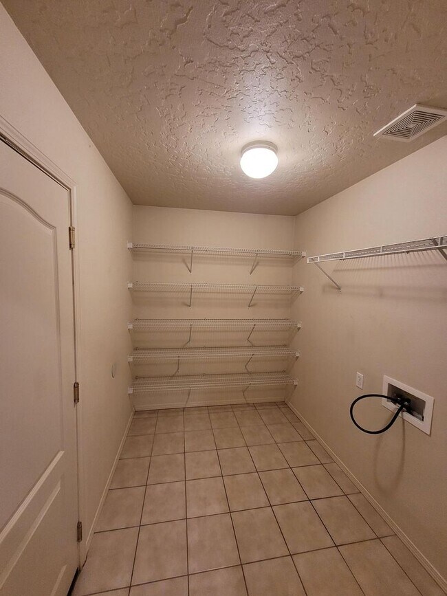 Building Photo - 4450 N Mooney Falls Way