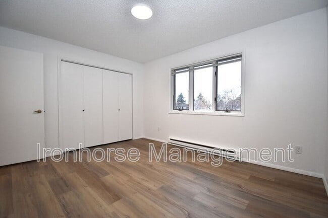 Building Photo - 811 W Villard St