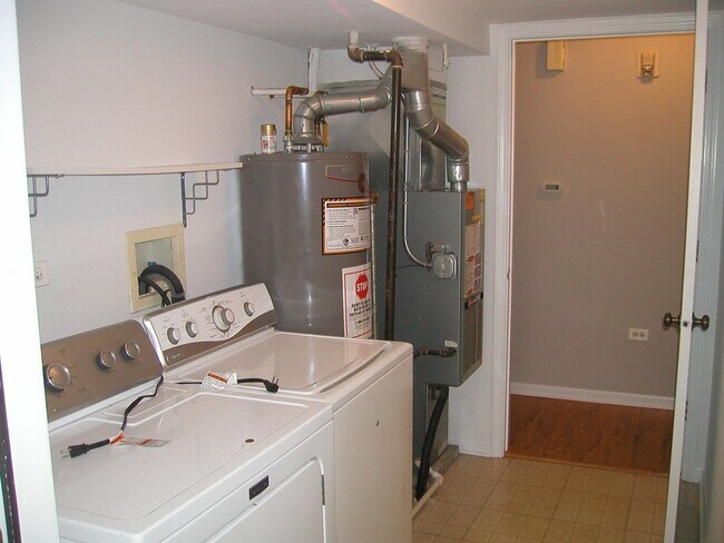 Building Photo - 2211 Waterleaf Ct