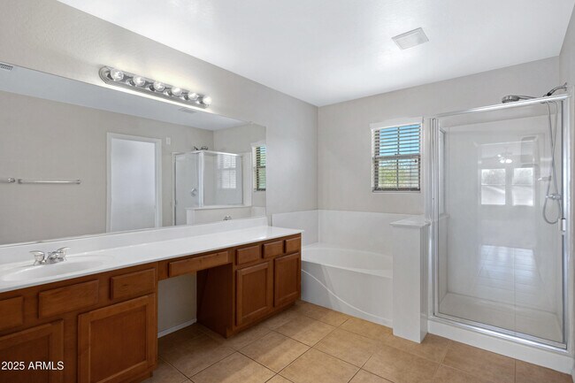 Building Photo - 1696 S Falcon Dr
