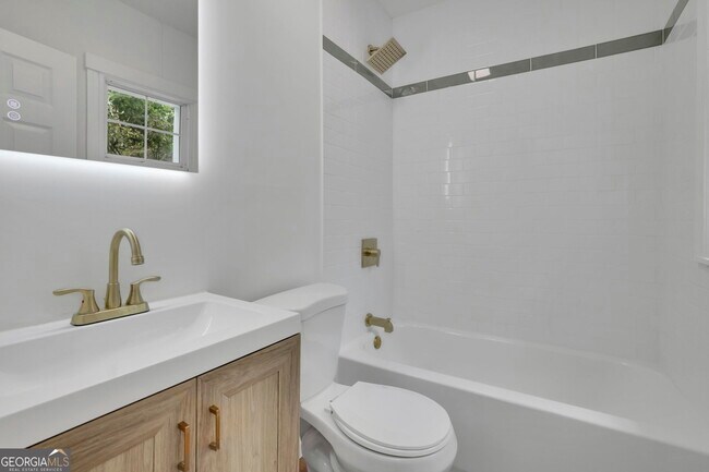 Building Photo - 808 S Park Dr