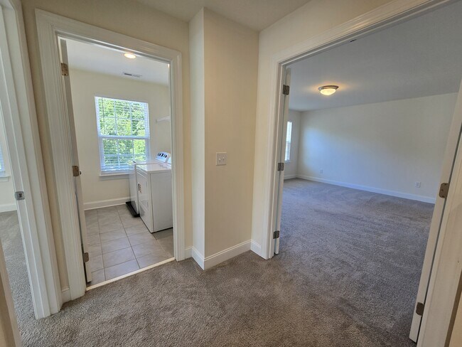 Building Photo - 421 Sailor Wy