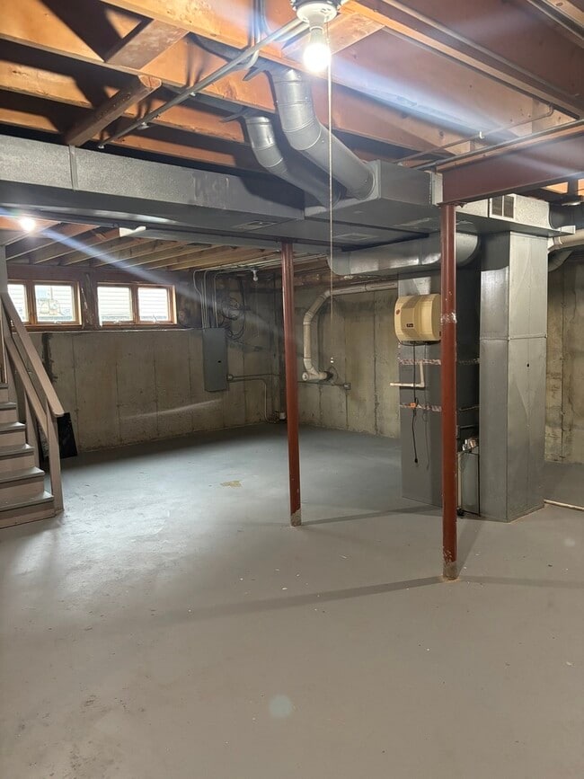 Building Photo - 961 Country Club Rd